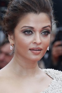 Aishwarya-Rai---64th-Cannes-Opening-Ceremony-25.md.jpg