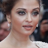 Aishwarya-Rai---64th-Cannes-Opening-Ceremony-25