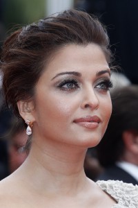 Aishwarya-Rai---64th-Cannes-Opening-Ceremony-26.md.jpg