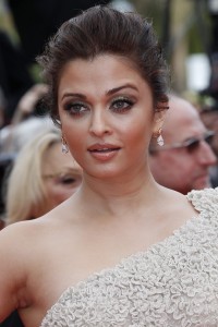 Aishwarya-Rai---64th-Cannes-Opening-Ceremony-27.md.jpg