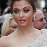Aishwarya-Rai---64th-Cannes-Opening-Ceremony-27