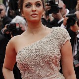 Aishwarya-Rai---64th-Cannes-Opening-Ceremony-32