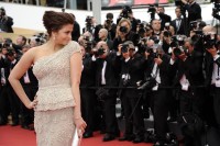 Aishwarya-Rai---64th-Cannes-Opening-Ceremony-40.md.jpg