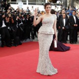 Aishwarya-Rai---64th-Cannes-Opening-Ceremony-44