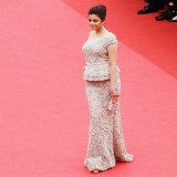 Aishwarya-Rai---64th-Cannes-Opening-Ceremony-51