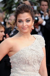 Aishwarya-Rai---64th-Cannes-Opening-Ceremony-57.md.jpg