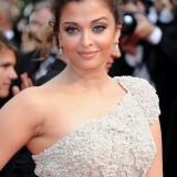 Aishwarya-Rai---64th-Cannes-Opening-Ceremony-57