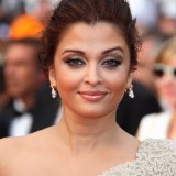 Aishwarya-Rai---64th-Cannes-Opening-Ceremony-60