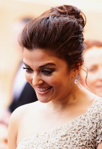 Aishwarya-Rai---64th-Cannes-Opening-Ceremony-61.md.jpg