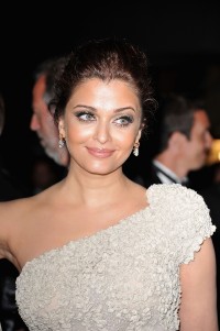 Aishwarya-Rai---64th-Cannes-Opening-Ceremony-64.md.jpg
