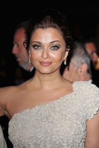 Aishwarya-Rai---64th-Cannes-Opening-Ceremony-67.md.jpg