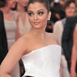 Aishwarya-Rai---64th-Cannes-Sleeping-Beauty-Premiere-05