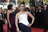 Aishwarya-Rai---64th-Cannes-Sleeping-Beauty-Premiere-39.md.jpg