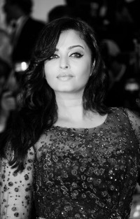 Aishwarya-Rai---65th-Cannes-Cosmopolis-Premiere-18.md.jpg