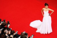 Aishwarya-Rai---Cannes-2009-Up-Premiere---002.md.jpg