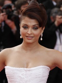 Aishwarya-Rai---Cannes-2009-Up-Premiere---019.md.jpg