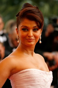 Aishwarya-Rai---Cannes-2009-Up-Premiere---026.md.jpg