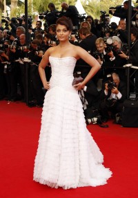 Aishwarya-Rai---Cannes-2009-Up-Premiere---028.md.jpg