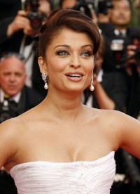 Aishwarya-Rai---Cannes-2009-Up-Premiere---030.md.jpg