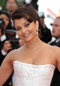 Aishwarya-Rai---Cannes-2009-Up-Premiere---052.md.jpg