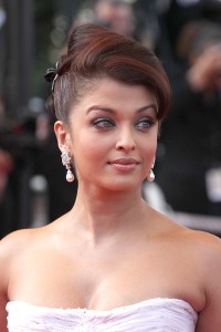 Aishwarya-Rai---Cannes-2009-Up-Premiere---064.md.jpg