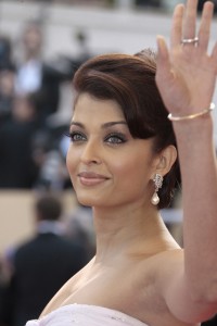 Aishwarya-Rai---Cannes-2009-Up-Premiere---081.md.jpg