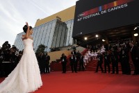 Aishwarya-Rai---Cannes-2009-Up-Premiere---084.md.jpg