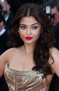 Aishwarya-Rai---Cannes-2014---Two-Days-One-Night-Premiere---061.md.jpg