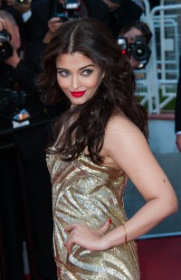 Aishwarya-Rai---Cannes-2014---Two-Days-One-Night-Premiere---064.md.jpg