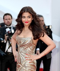 Aishwarya-Rai---Cannes-2014---Two-Days-One-Night-Premiere---090.md.jpg
