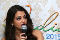 Aishwarya-Rai---Cannes-2015---Indian-Pavilion---03.md.jpg