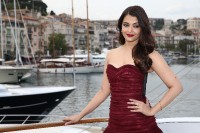 Aishwarya-Rai---Cannes-2015---Jazbaa-Photocall---15.md.jpg