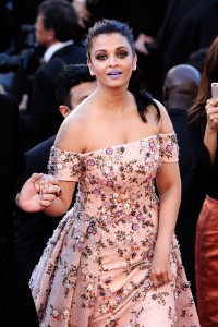 Aishwarya-Rai---Cannes-2016---From-The-Land-And-The-Moon-Premiere---29.md.jpg