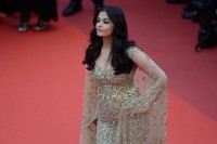 Aishwarya-Rai---Cannes-2016---Slack-Bay-Premiere-03.md.jpg