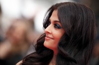 Aishwarya-Rai---Cannes-2016---Slack-Bay-Premiere-07.md.jpg