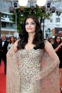 Aishwarya-Rai---Cannes-2016---Slack-Bay-Premiere-17.md.jpg