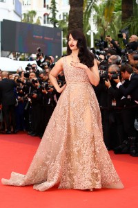 Aishwarya-Rai---Cannes-2016---The-BFG-Premiere---50.md.jpg