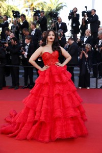 Aishwarya-Rai---Cannes-2017---120-Beats-Per-Minute-Premiere---06.md.jpg