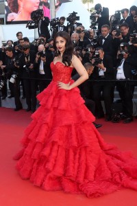 Aishwarya-Rai---Cannes-2017---120-Beats-Per-Minute-Premiere---12.md.jpg
