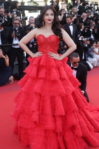 Aishwarya-Rai---Cannes-2017---120-Beats-Per-Minute-Premiere---14.md.jpg