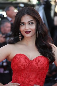 Aishwarya-Rai---Cannes-2017---120-Beats-Per-Minute-Premiere---18.md.jpg