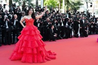 Aishwarya-Rai---Cannes-2017---120-Beats-Per-Minute-Premiere---34.md.jpg