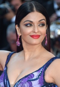Aishwarya-Rai---Cannes-2018---Girls-Of-The-Sun-Premiere---74.md.jpg