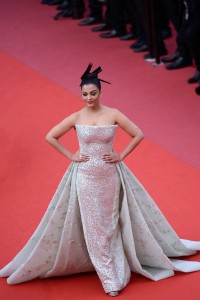 Aishwarya-Rai---Cannes-2018---Sink-Or-Swim-Premiere-18.md.jpg