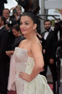 Aishwarya-Rai---Cannes-2018---Sink-Or-Swim-Premiere-31.md.jpg