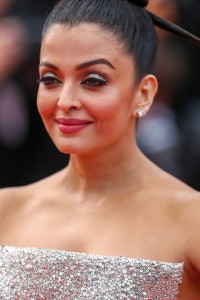 Aishwarya-Rai---Cannes-2018---Sink-Or-Swim-Premiere-34.md.jpg