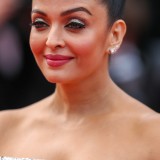 Aishwarya-Rai---Cannes-2018---Sink-Or-Swim-Premiere-34