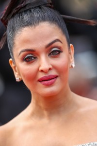 Aishwarya-Rai---Cannes-2018---Sink-Or-Swim-Premiere-35.md.jpg