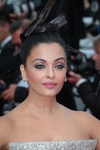 Aishwarya-Rai---Cannes-2018---Sink-Or-Swim-Premiere-49.md.jpg