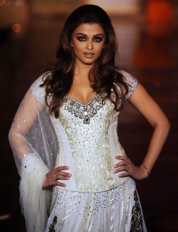 Aishwarya-Rai---HDIL-Couture-Week-03.md.jpg
